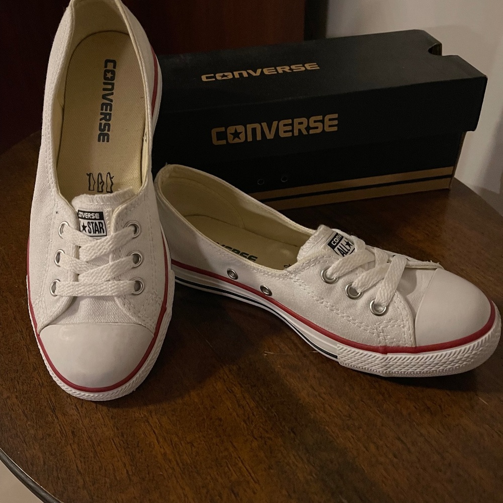 NWB CONVERSE SNEAKERS